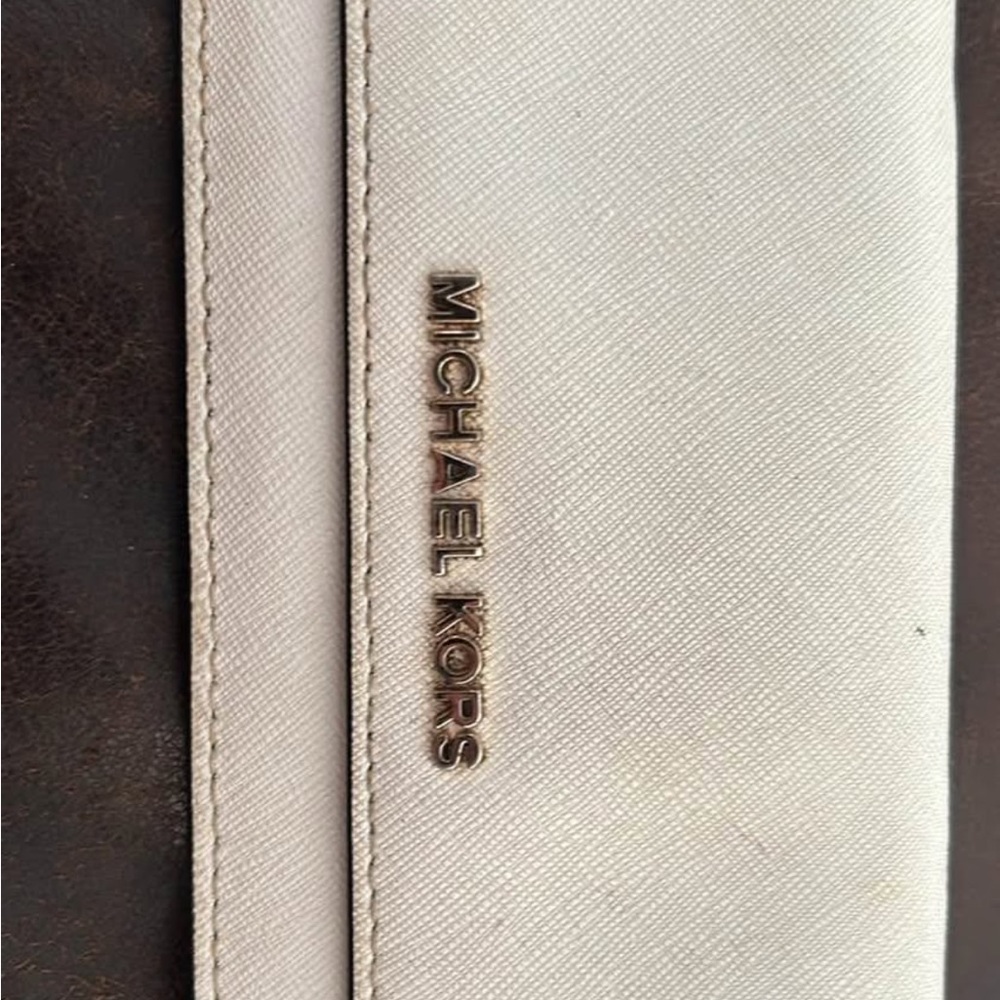Michael Kors Elegant Cream Wallet